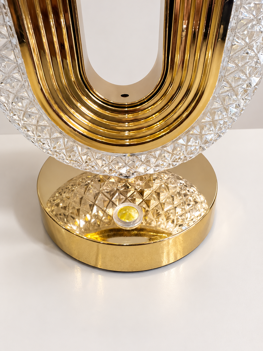 Oval Crystal Table Lamp – Gold
